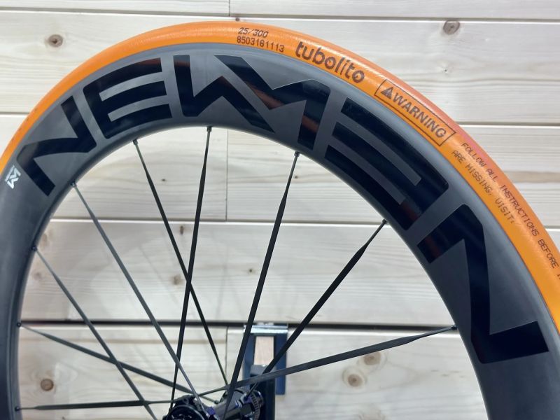 Newmen Streem Sprint S.60/S.66 | Sram XDR | Vonoa karbon paprsky | Tubolito duše | váha 1360 gramů