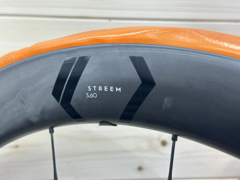 Newmen Streem Sprint S.60/S.66 | Sram XDR | Vonoa karbon paprsky | Tubolito duše | váha 1360 gramů