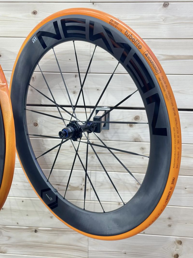 Newmen Streem Sprint S.60/S.66 | Sram XDR | Vonoa karbon paprsky | Tubolito duše | váha 1360 gramů