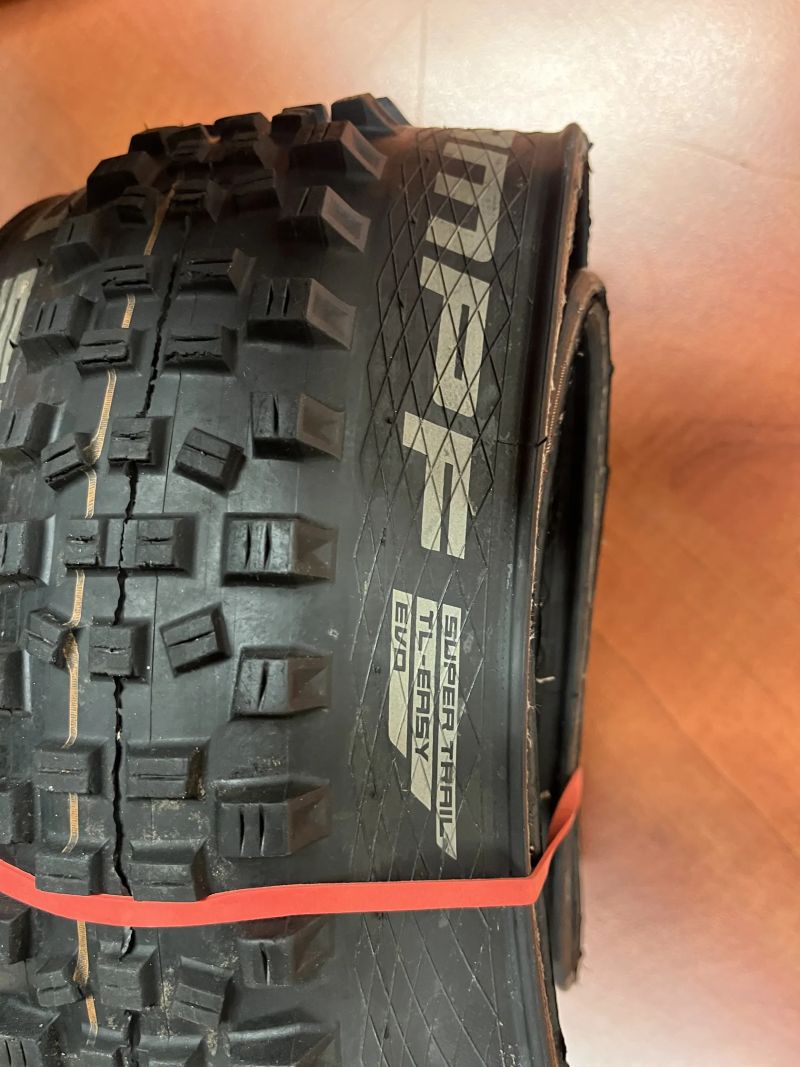Prodám plášť Schwalbe Hans Dampf, rozměr 29" x 2,4, verze Super Trail, TL-Easy, Evo