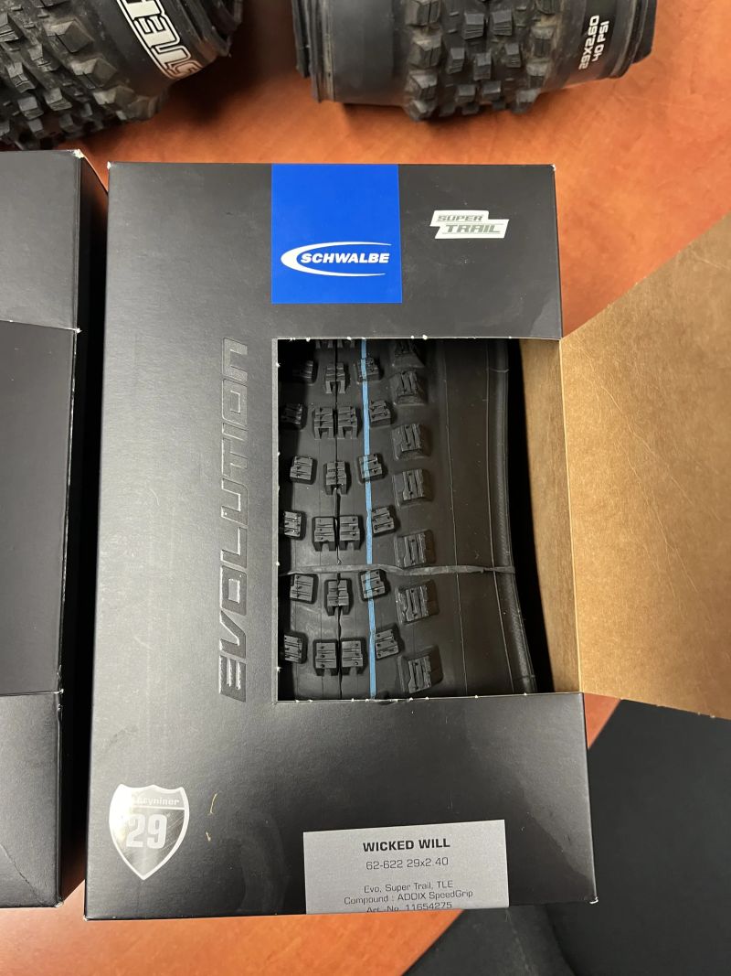 Prodám nové pláště Schwalbe Wicked Will Evo 29 x 2,4" Super Trail Addix Super Speed TLE