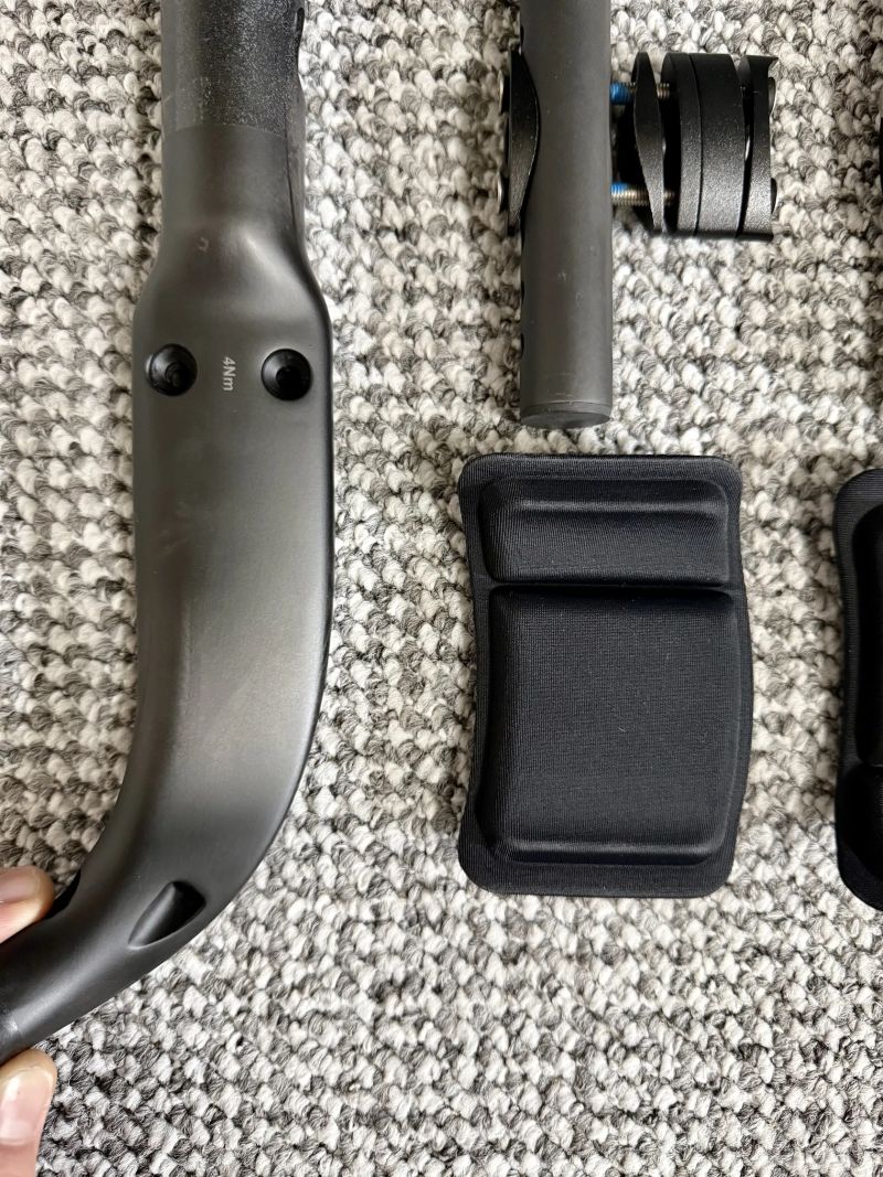 Karbonové silniční řídítka Lapierre + hrazdy