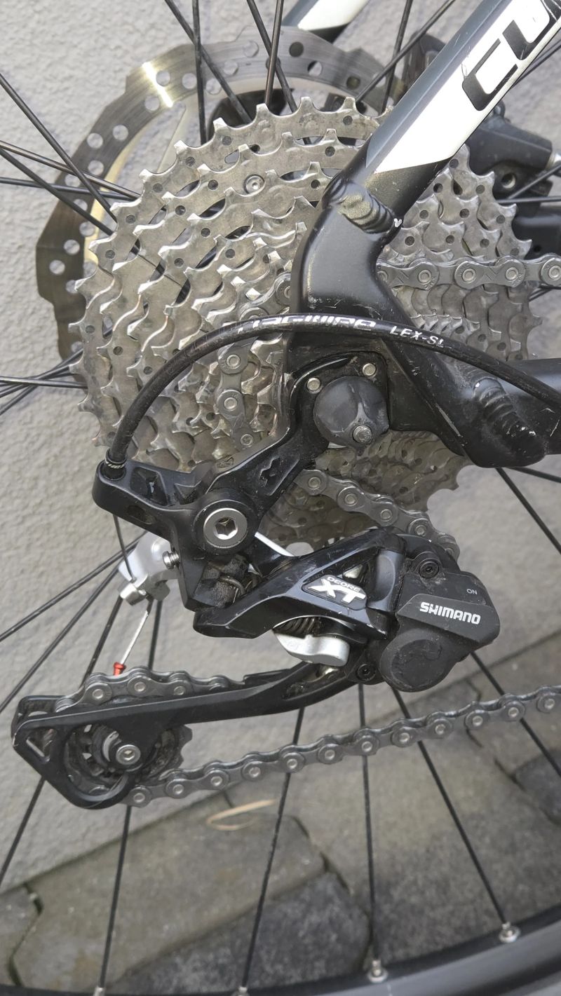 Cube Attention 29´ - rám 19´