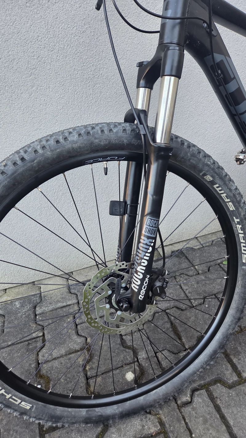 Cube Attention 29´ - rám 19´