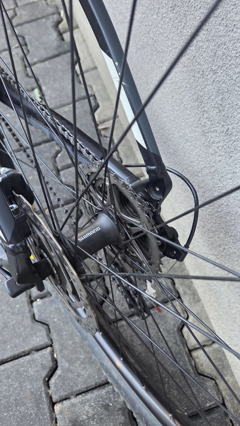 Cube Attention 29´ - rám 19´