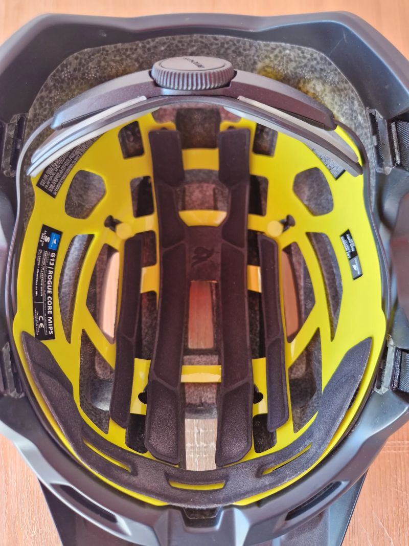 Helma Bluegrass Rogue MIPS, velikost S (52-56cm)