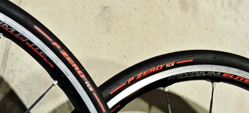 Pirelli p Zero race tlr 26mm red