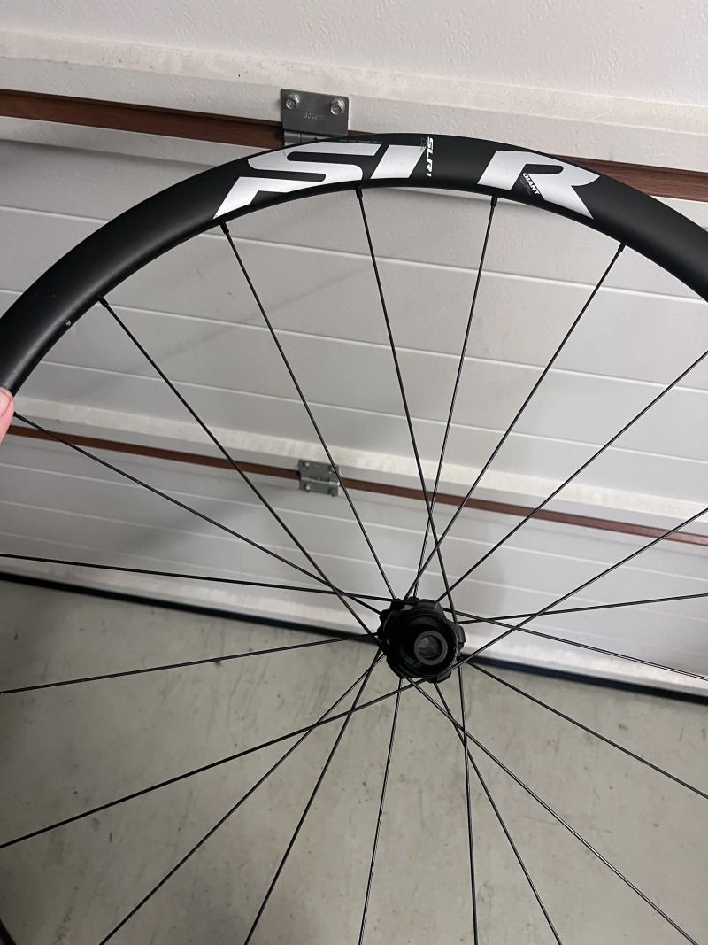 Přední karbonové kolo GIANT SLR 1