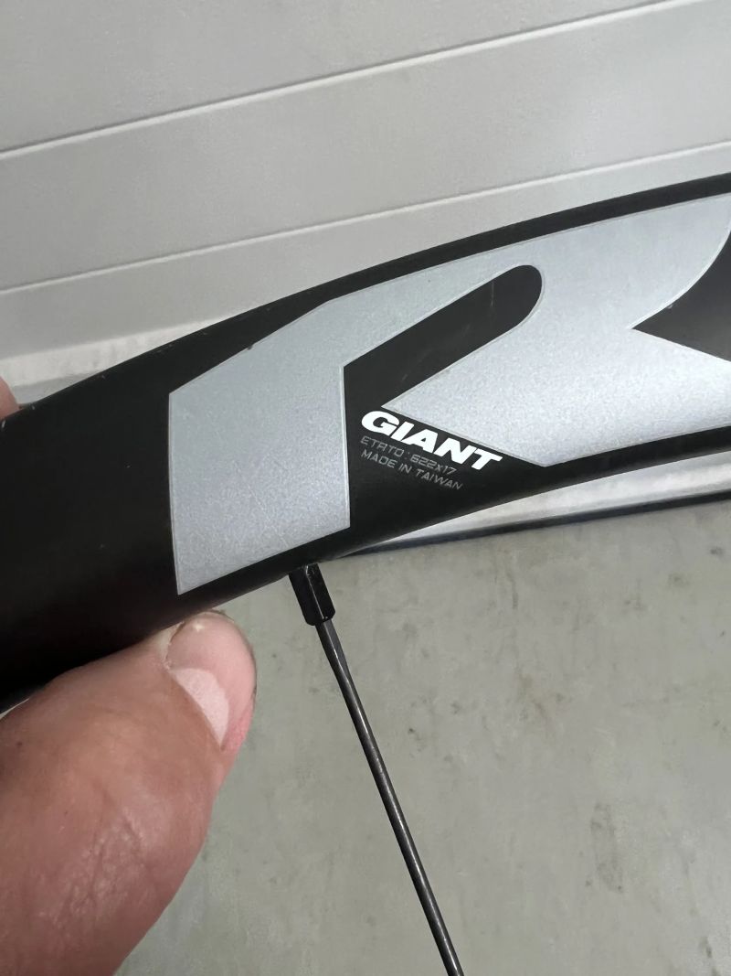 Přední karbonové kolo GIANT SLR 1