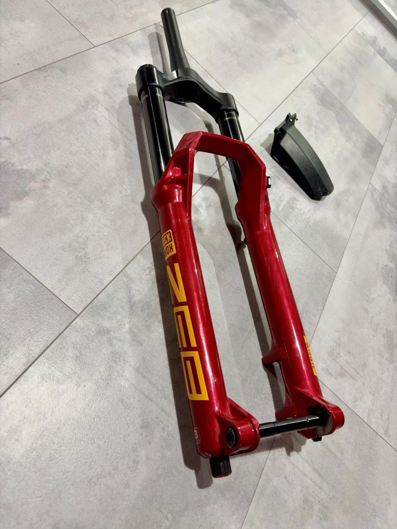 Rock Shox ZEB 3.1 Ultimate 170 i 180 mm po servisu