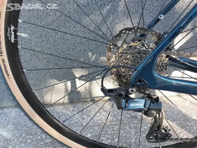 GRAVEL KOLO SENSA / Carbon - v zaruce , najeto 100 km