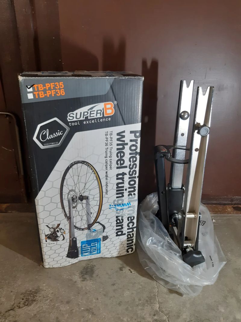 Centrovací stolice Super B TB-PF35