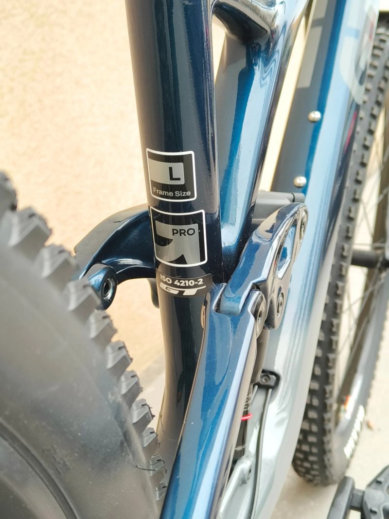 GT Sensor ST PRO carbon vel. L 29“ 2023 ZÁNOVNÍ, TOP STAV PC: 67 000 Kč