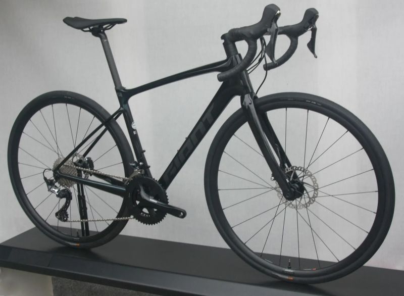 GIANT Defy Advanced 1 Carbon/Starry Night – karbonová endurance silnička - NOVÁ