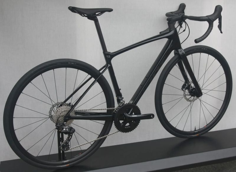 GIANT Defy Advanced 1 Carbon/Starry Night – karbonová endurance silnička - NOVÁ