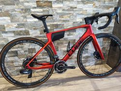 Cube Agree C:62 El. AXS Force, karbon kola