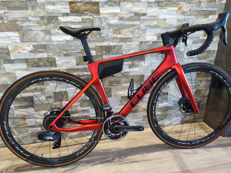 Cube Agree C:62 El. AXS Force, karbon kola