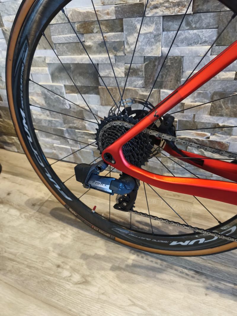 Cube Agree C:62 El. AXS Force, karbon kola