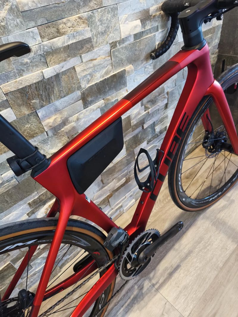 Cube Agree C:62 El. AXS Force, karbon kola