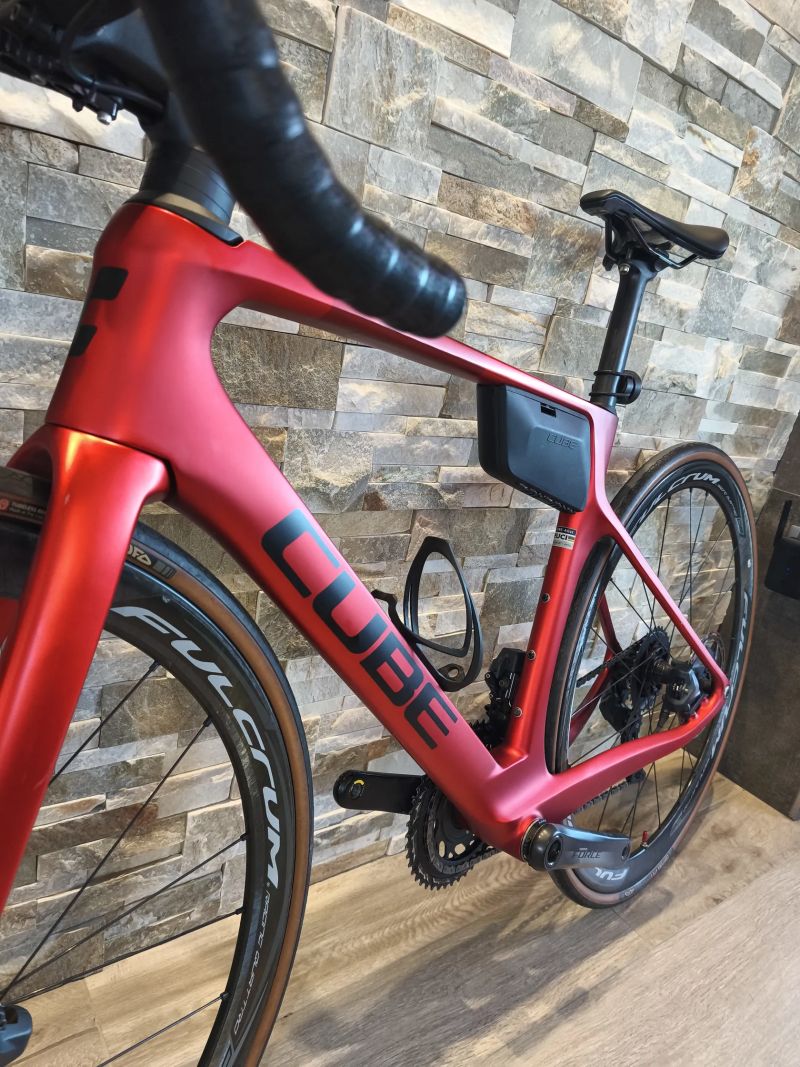 Cube Agree C:62 El. AXS Force, karbon kola