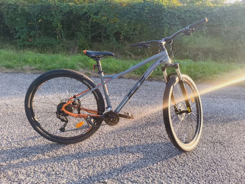GT Avalanche 29" Sport gry