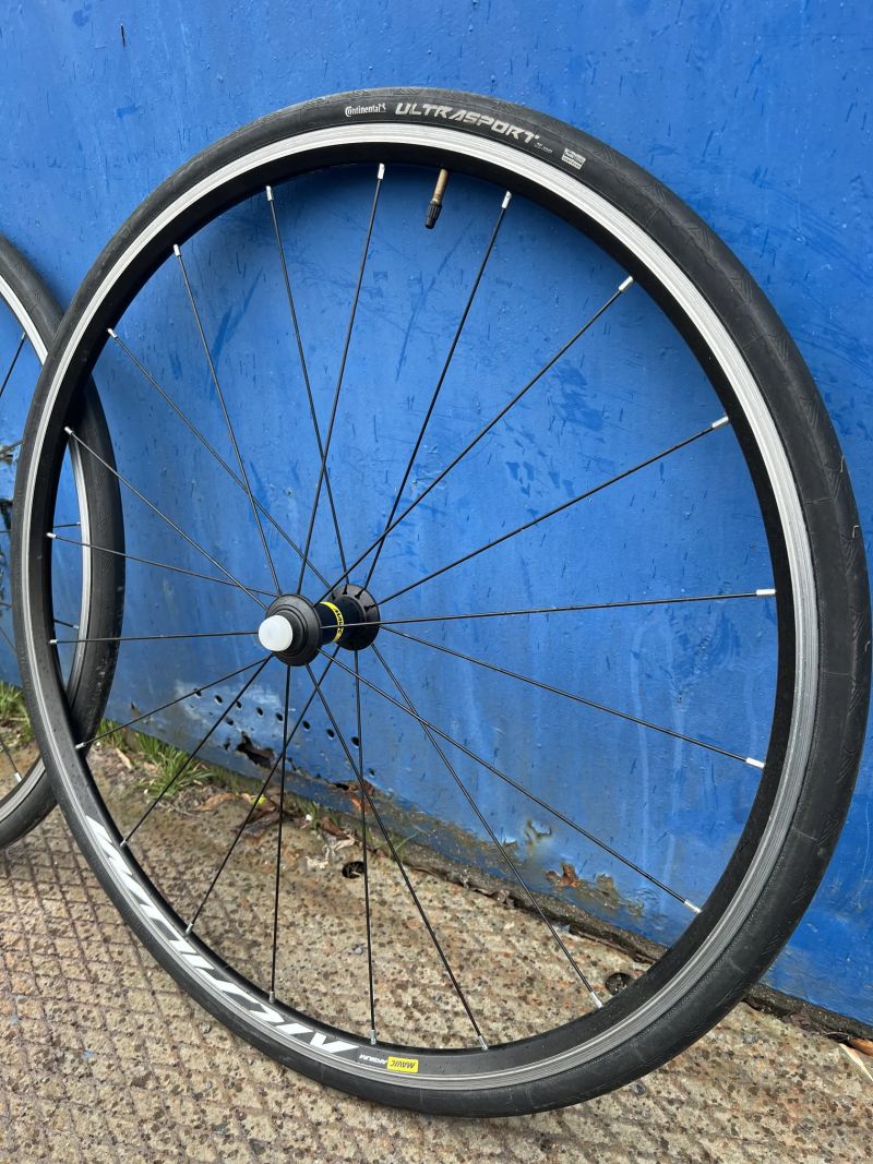 Zapletená kola Mavic Aksium