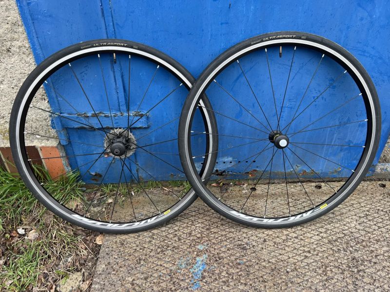 Zapletená kola Mavic Aksium