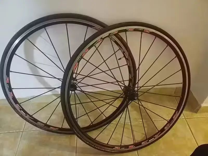 Silniční zapletená kola REMERX Alcyon – 1490 g/pár