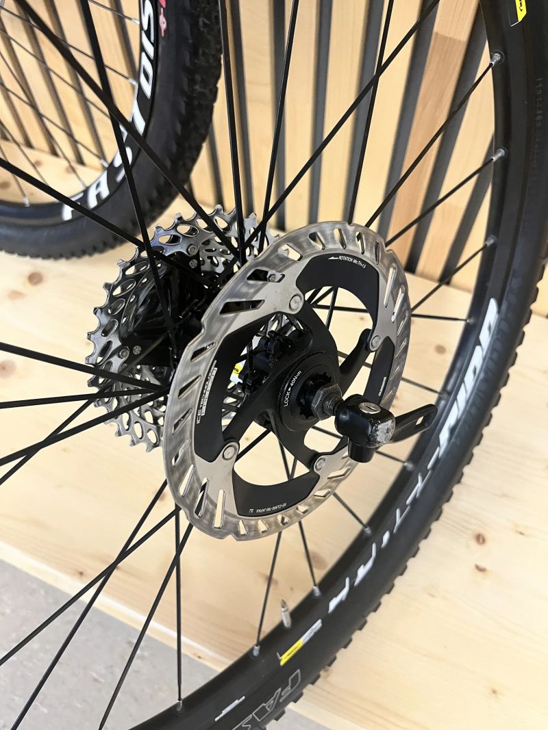 Mavic Cross Ride a Remerx fast disc DHX7330 vč. kotoučů, kazety a pláštů 26"