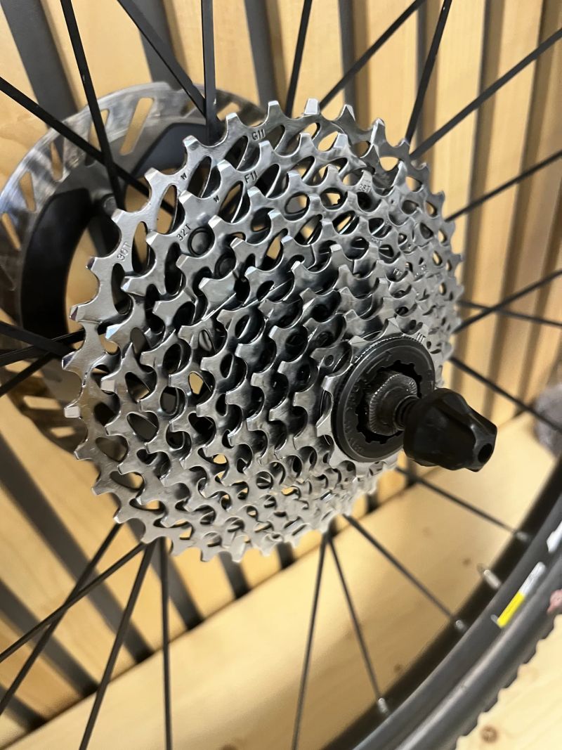 Mavic Cross Ride a Remerx fast disc DHX7330 vč. kotoučů, kazety a pláštů 26"