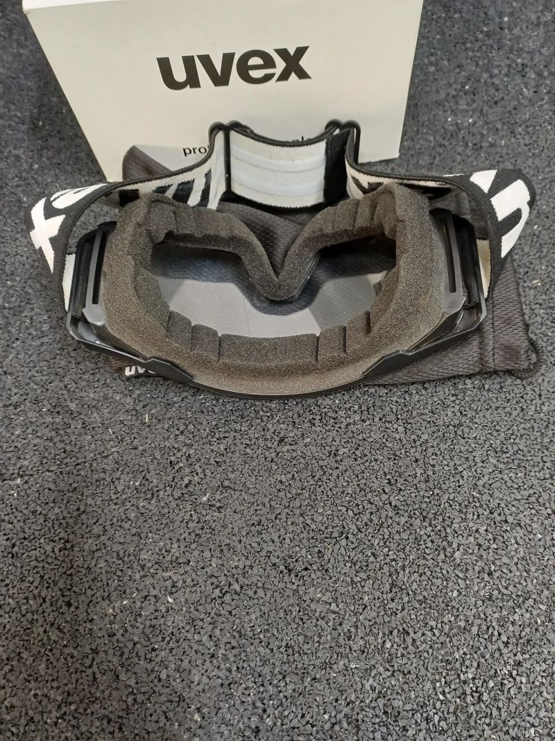 Helma Uvex na DH a Brýle Uvex čiré 