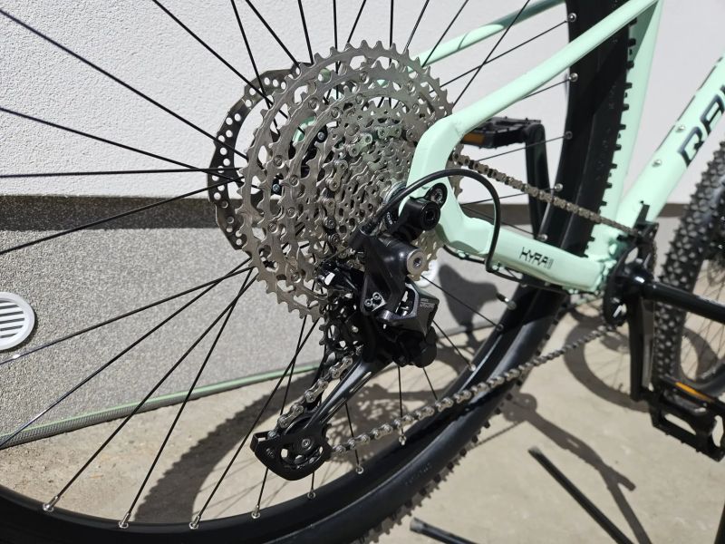 Qayron Kyra MKII 5 - jako nové