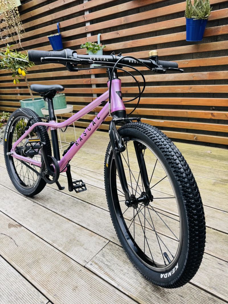 Rascal 20 fialová (včetně helmy a original lahve)