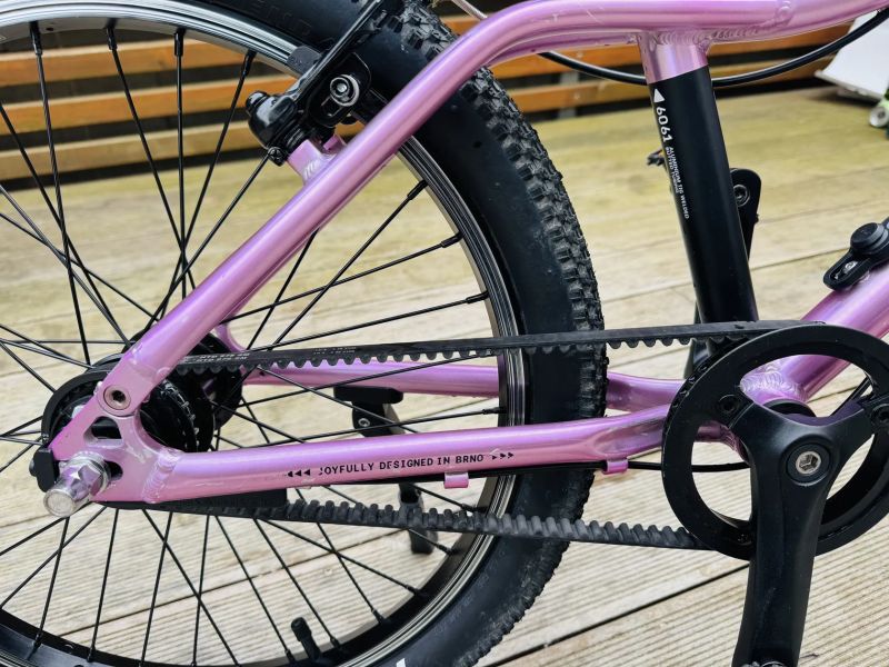 Rascal 20 fialová (včetně helmy a original lahve)