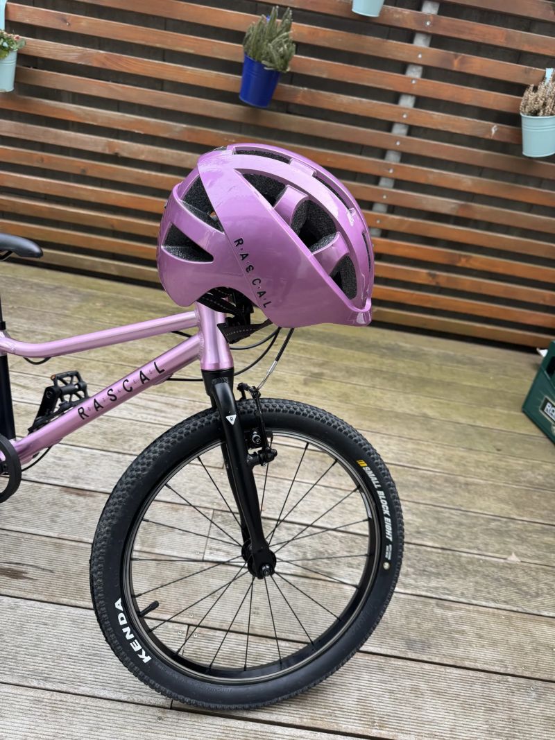 Rascal 20 fialová (včetně helmy a original lahve)