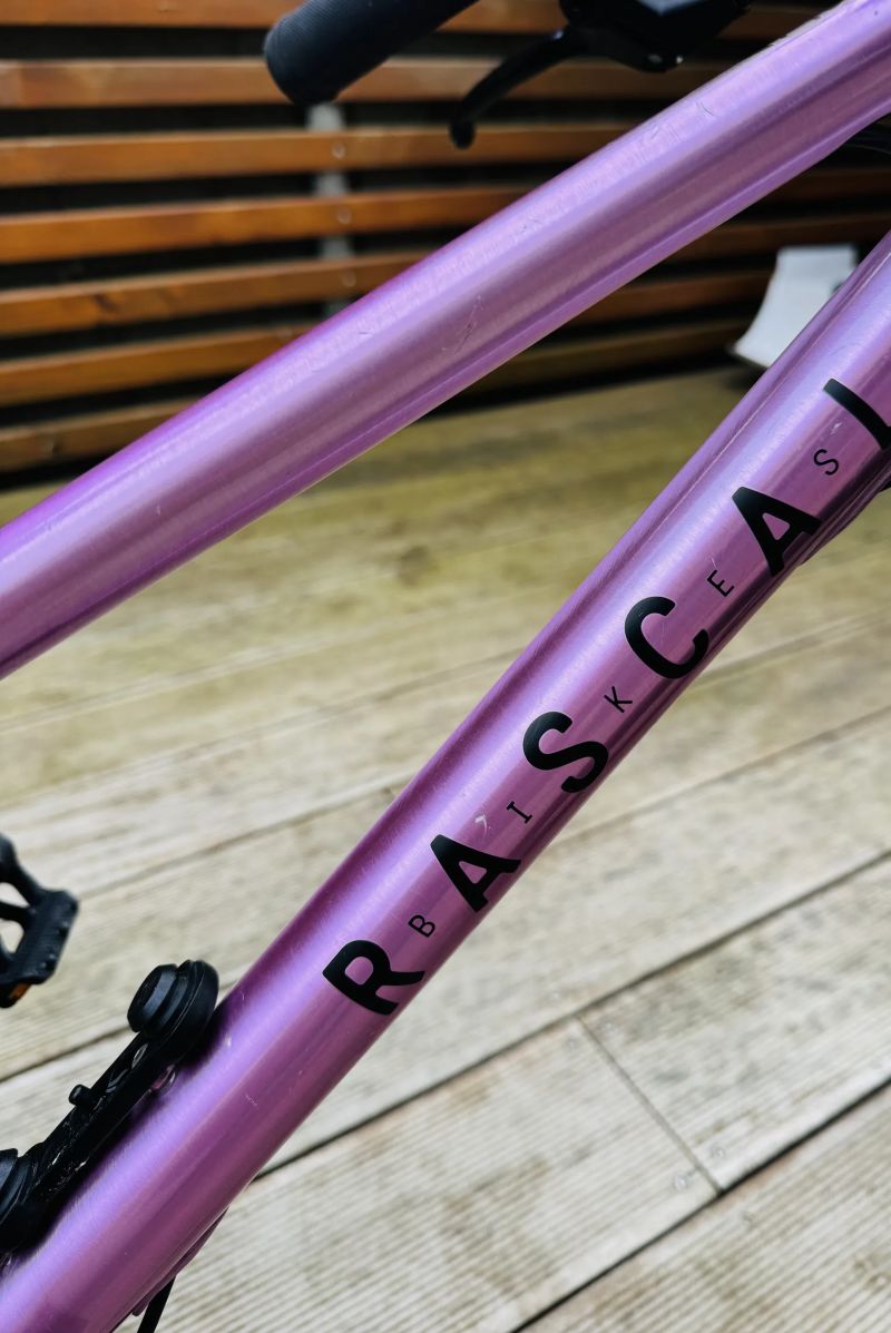 Rascal 20 fialová (včetně helmy a original lahve)