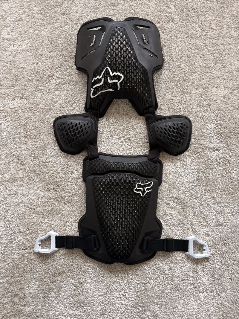 Chránič páteře Fox R3 youth věk 12-14 let