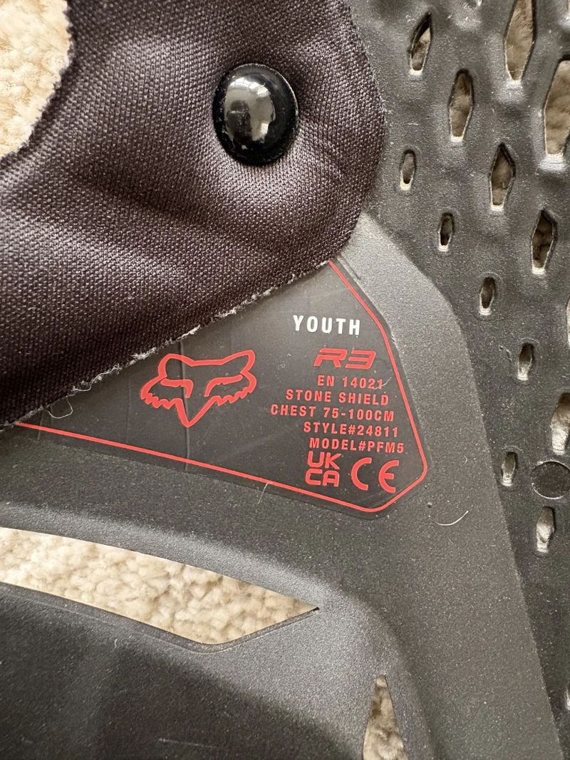 Chránič páteře Fox R3 youth věk 12-14 let