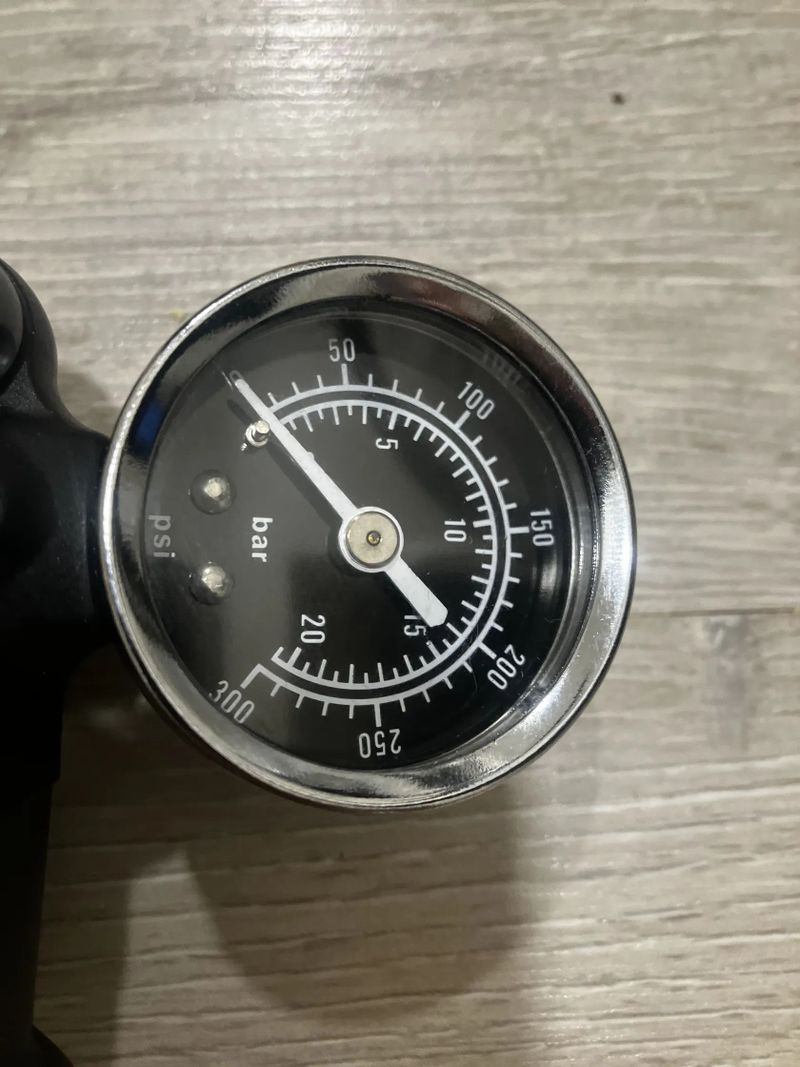 Pumpa na vidlici a tlumič GIYO GS-02 300 psi