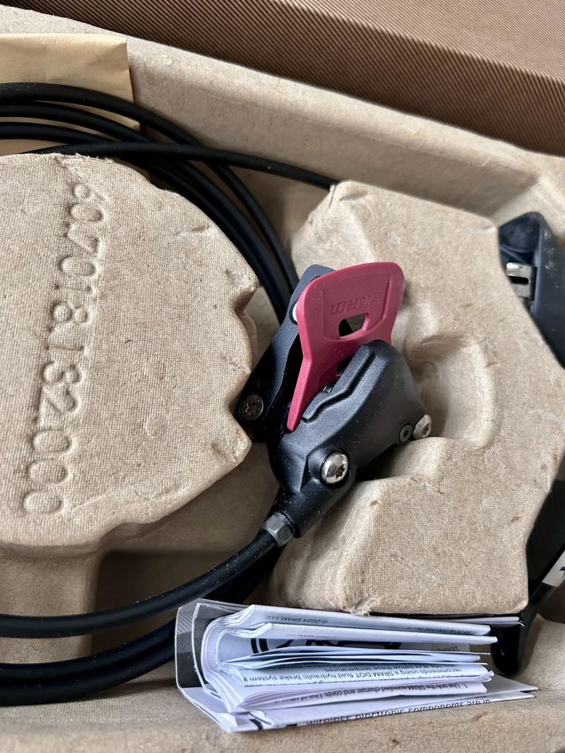 Zadní SRAM APEX AXS - Flat mount 