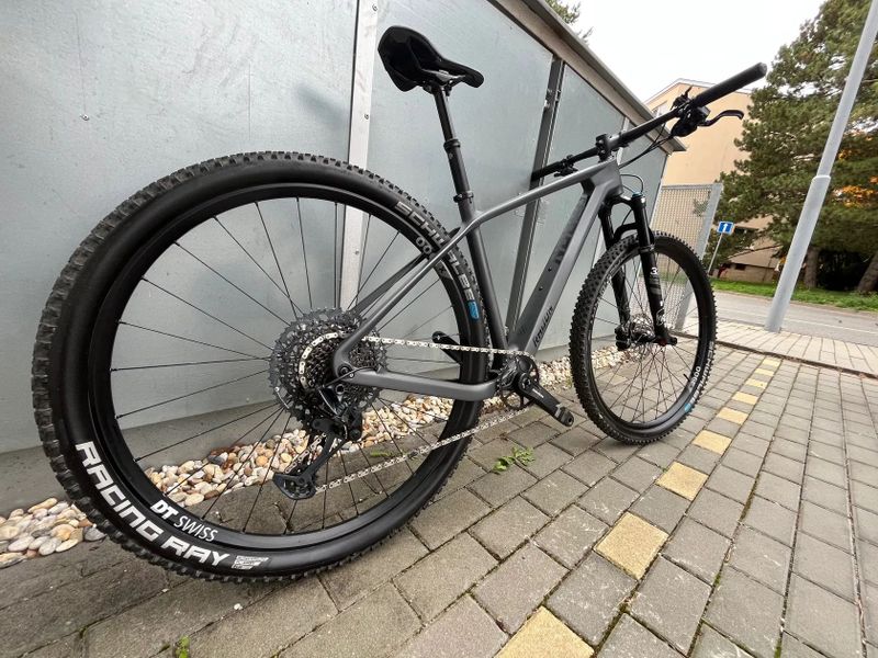 Radon Carbon Superlite, vel. M / váha 9,8 kg