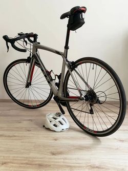 Karbonové silniční kolo Felt Z7