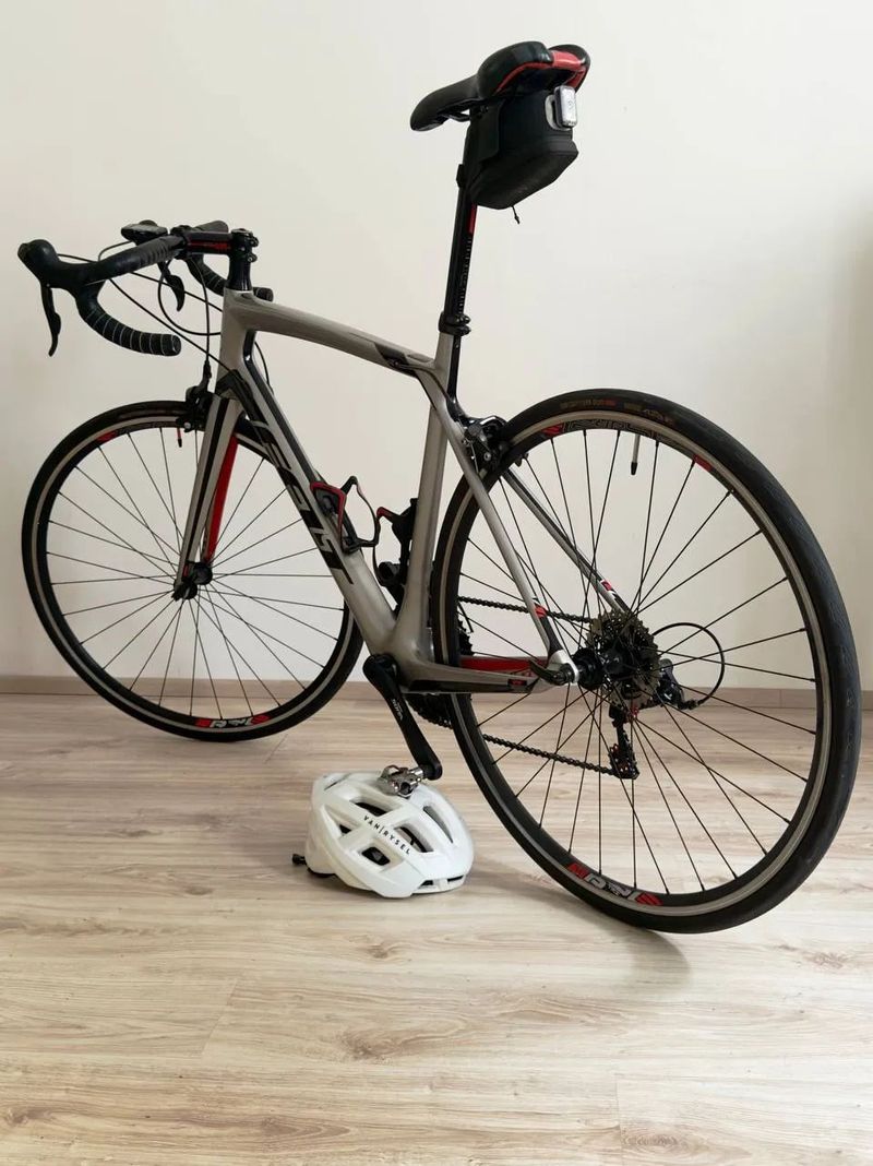 Karbonové silniční kolo Felt Z7