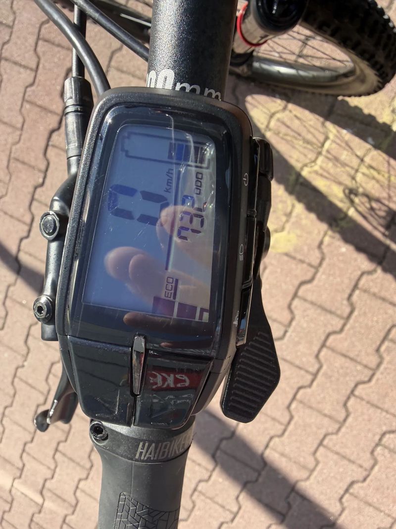 Karbonove odpružené elektrokolo