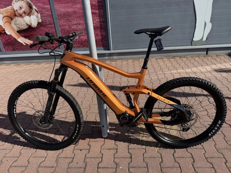 Karbonove odpružené elektrokolo