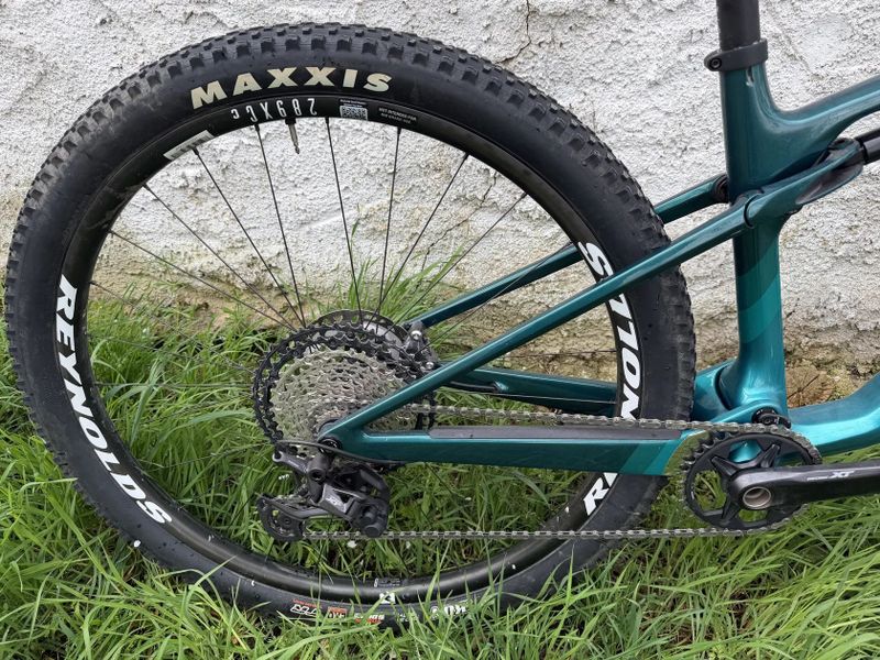 Karbonove horske odpružené kolo