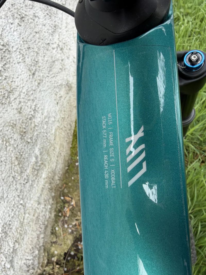 Karbonove horske odpružené kolo