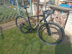 Gravel Giant Revolt 0, velikost M, model 2023, 2x11 Shimano GRX