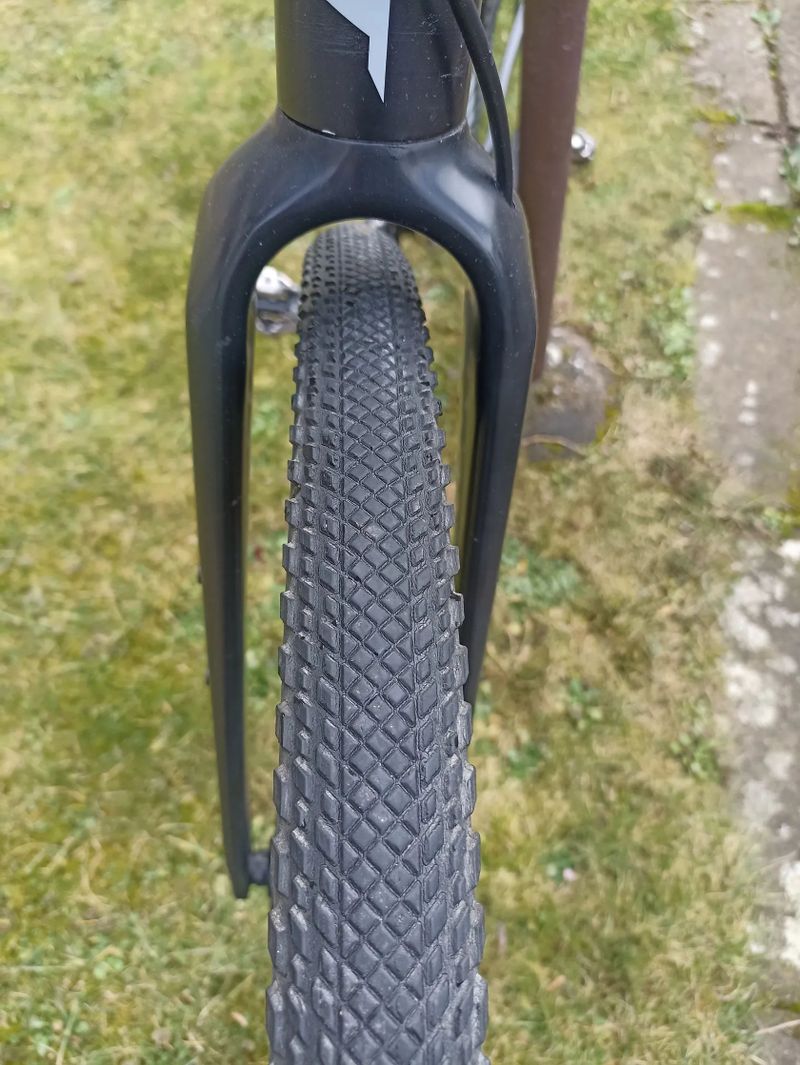 Gravel Giant Revolt 0, velikost M, model 2023, 2x11 Shimano GRX