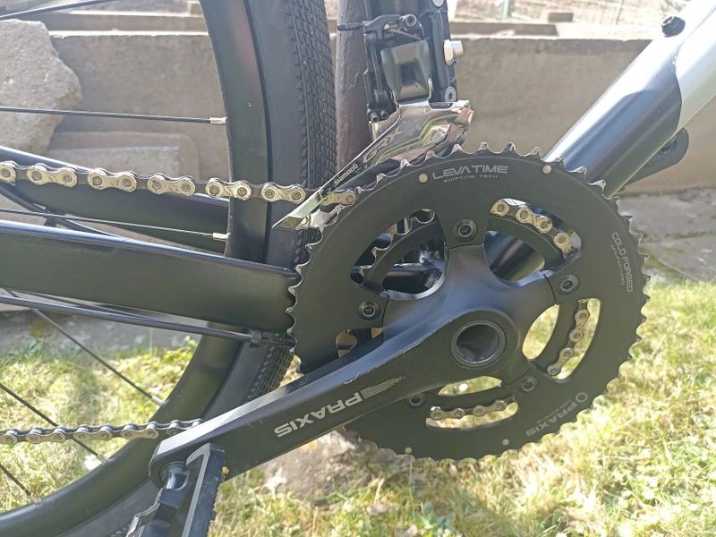 Gravel Giant Revolt 0, velikost M, model 2023, 2x11 Shimano GRX